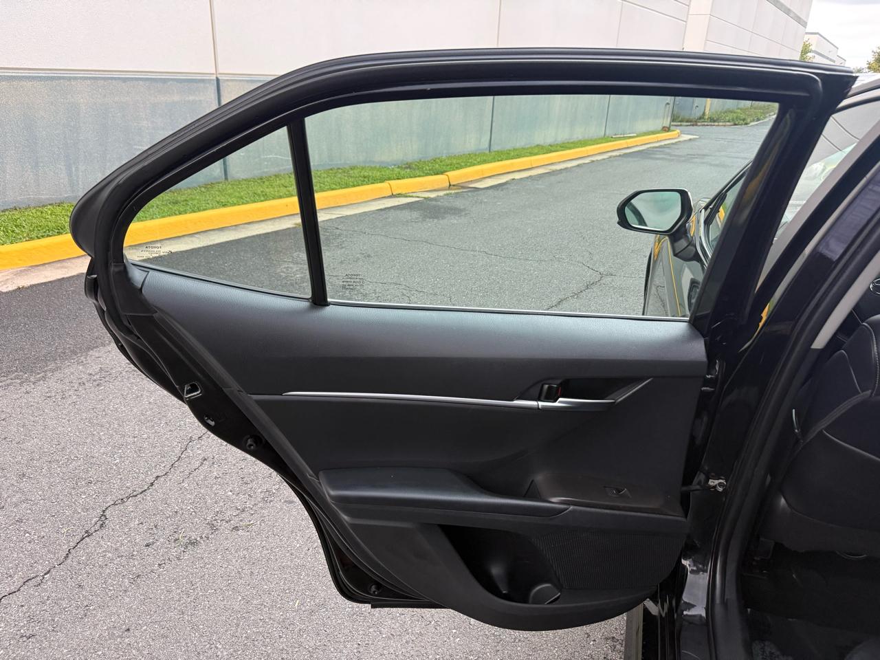Toyota Camry SE Auto (Natl) 2021