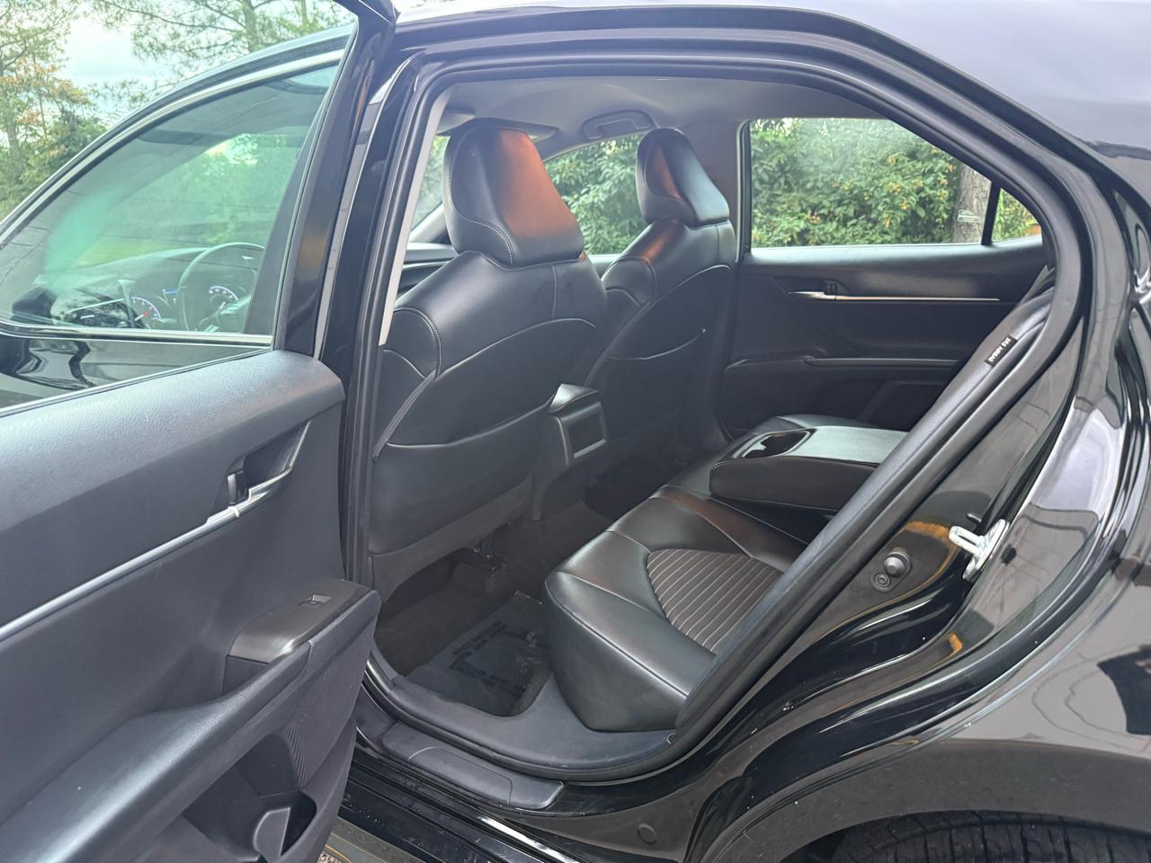 Toyota Camry SE Auto (Natl) 2021