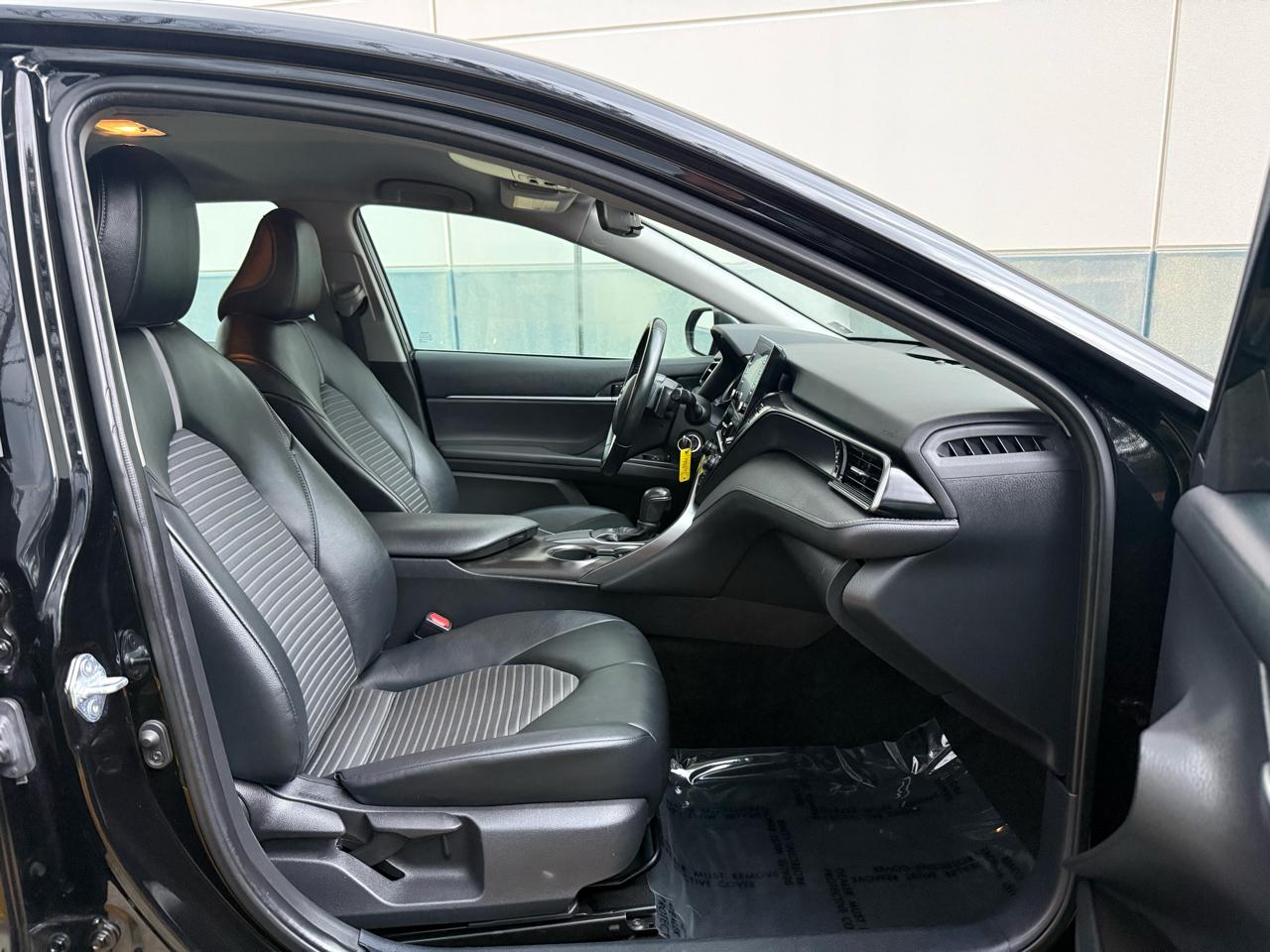 Toyota Camry SE Auto (Natl) 2021