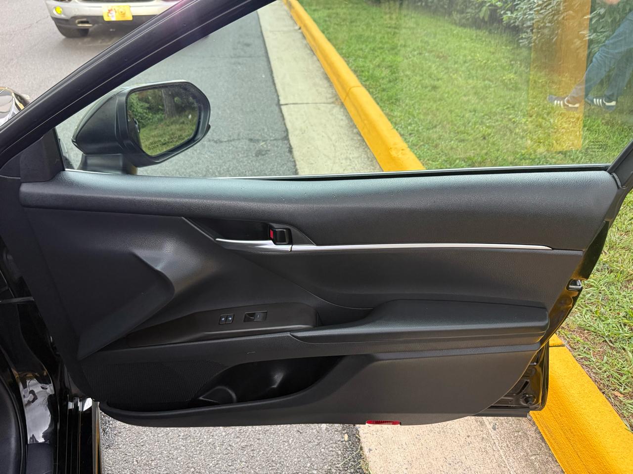 Toyota Camry SE Auto (Natl) 2021