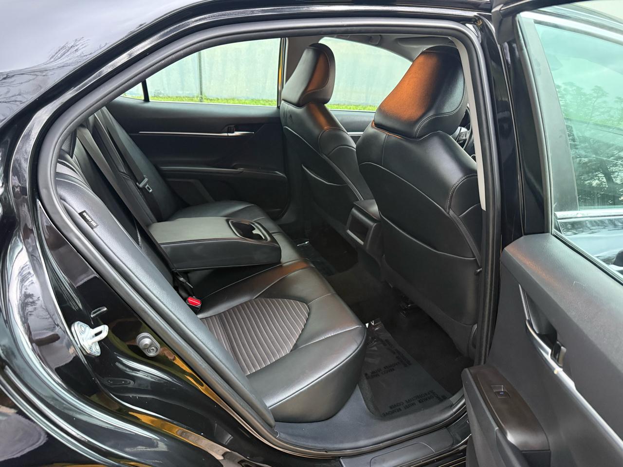 Toyota Camry SE Auto (Natl) 2021