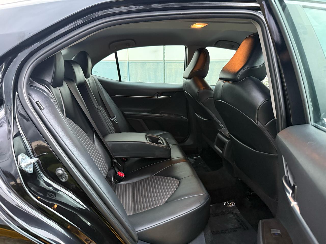 Toyota Camry SE Auto (Natl) 2021