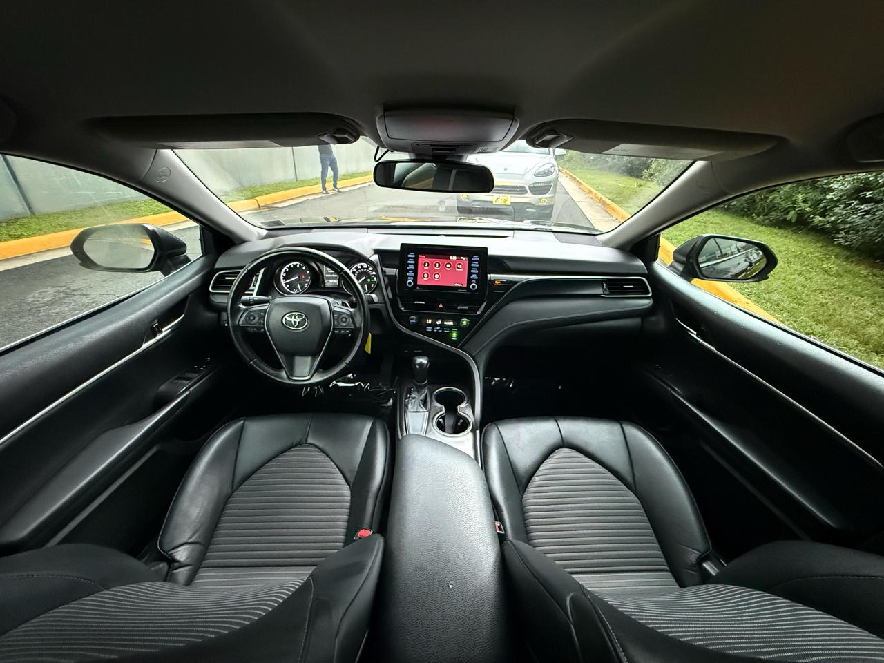 Toyota Camry SE Auto (Natl) 2021