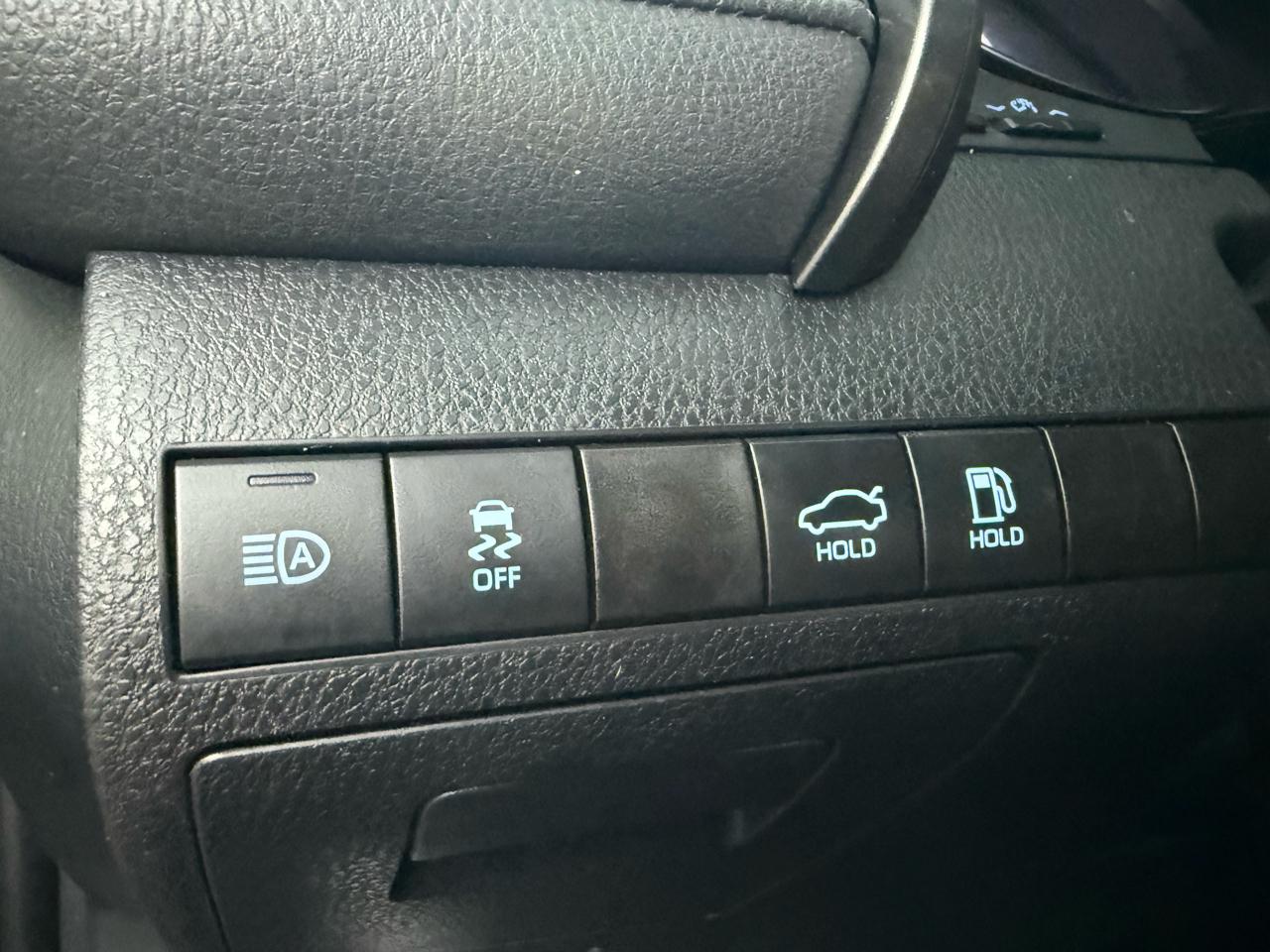 Toyota Camry SE Auto (Natl) 2021