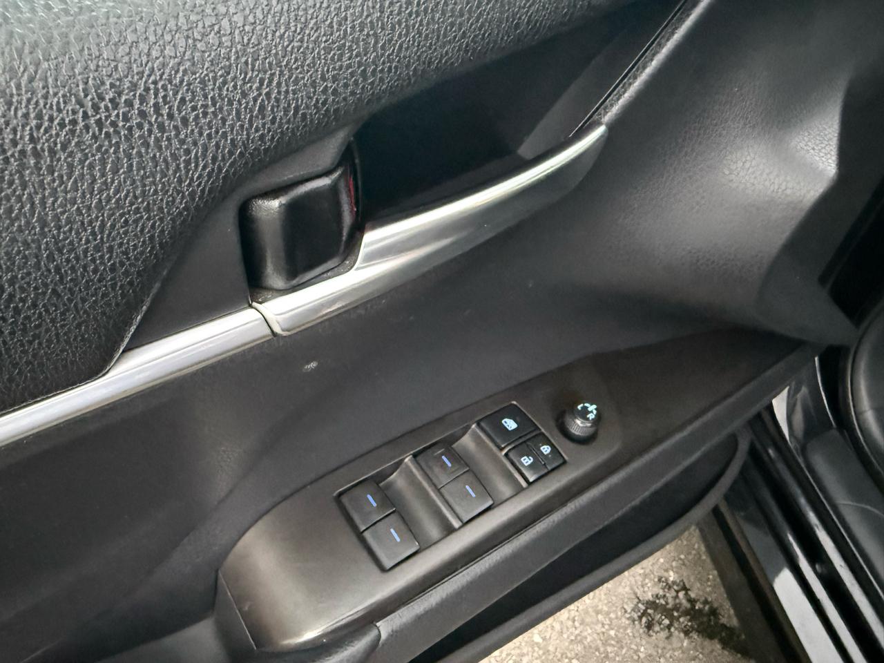 Toyota Camry SE Auto (Natl) 2021