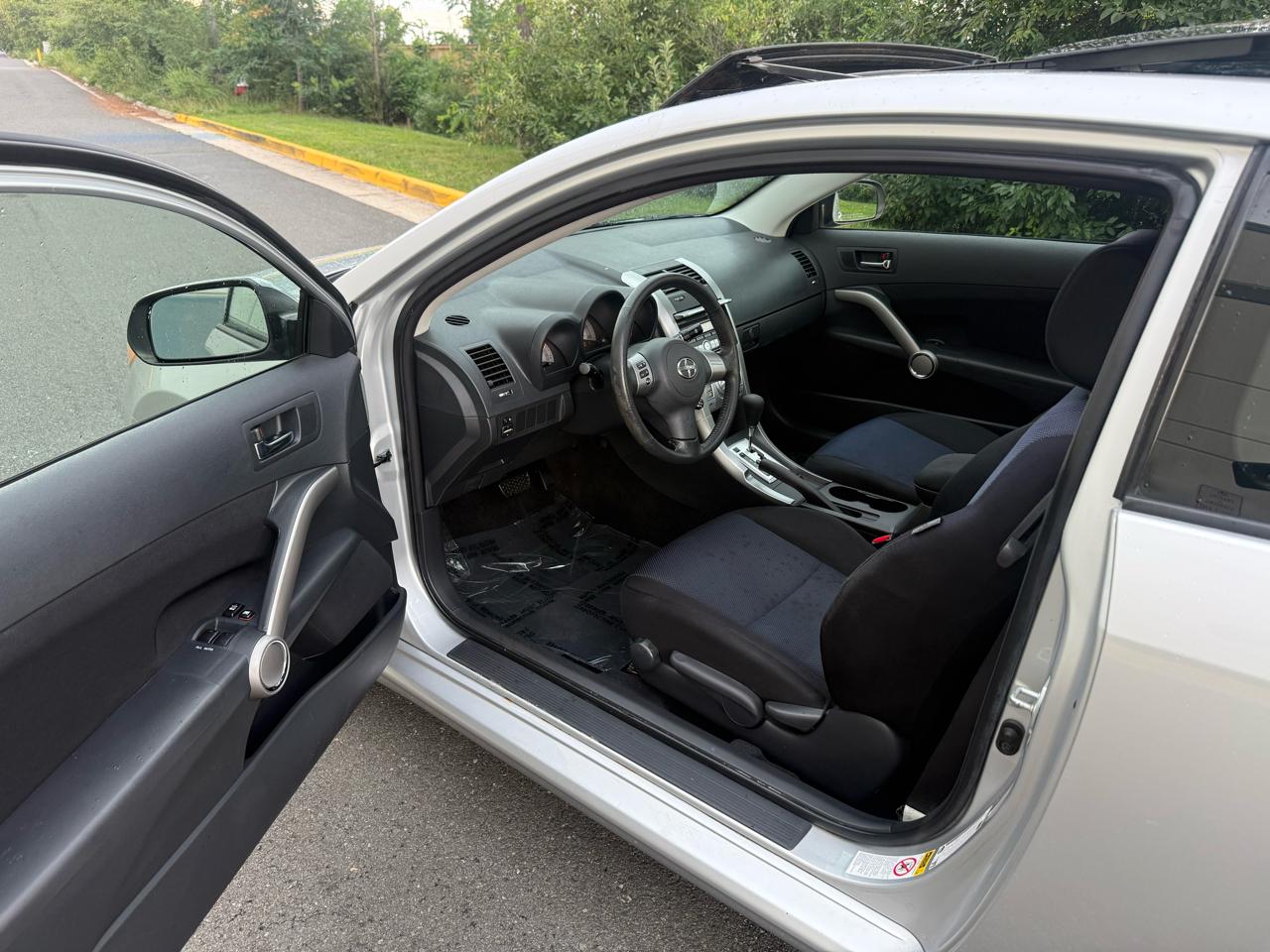 Scion tC 2dr HB Man (Natl) 2009
