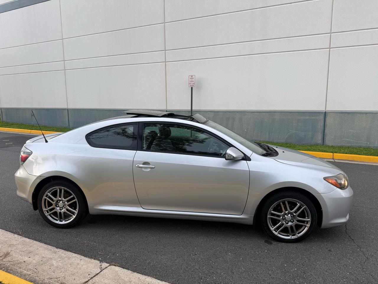 Scion tC 2dr HB Man (Natl) 2009