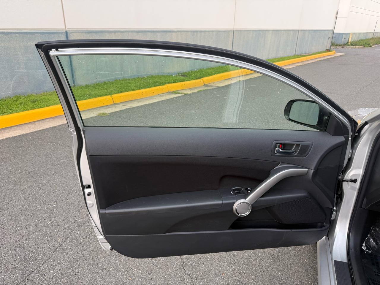 Scion tC 2dr HB Man (Natl) 2009