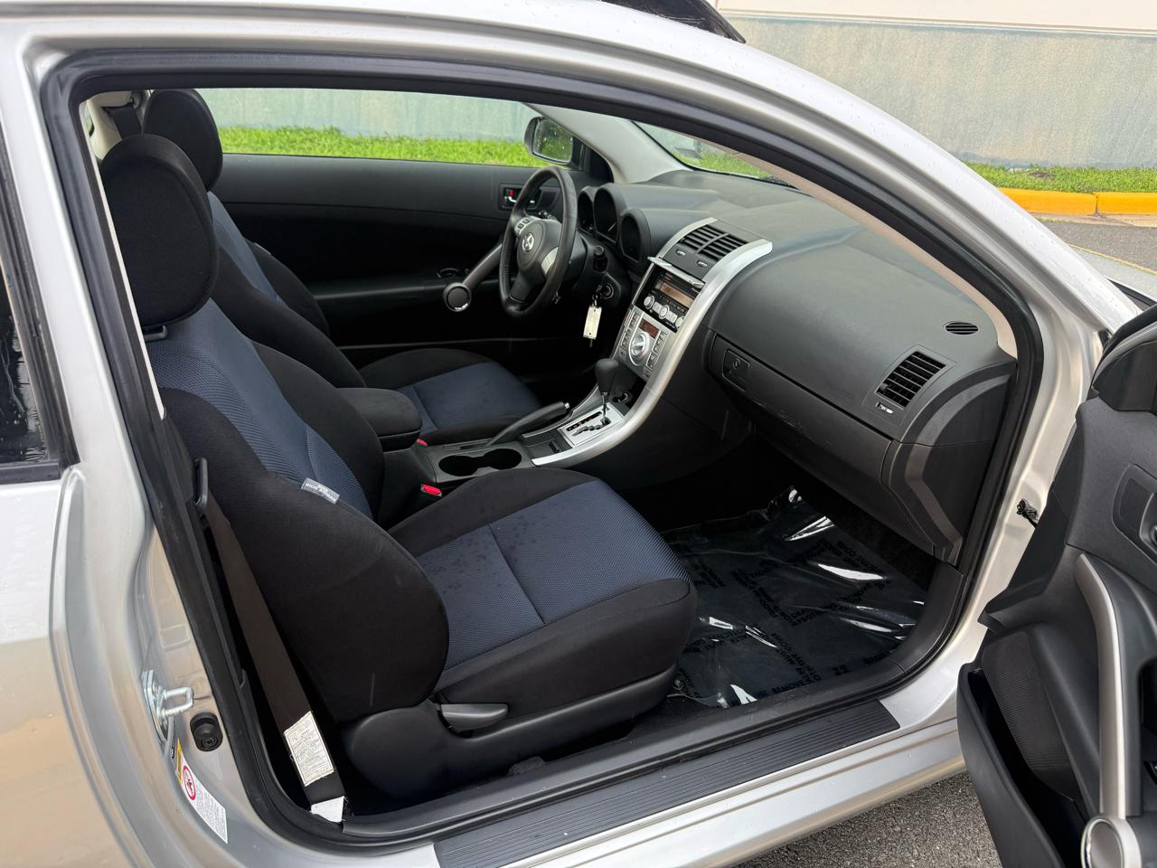 Scion tC 2dr HB Man (Natl) 2009