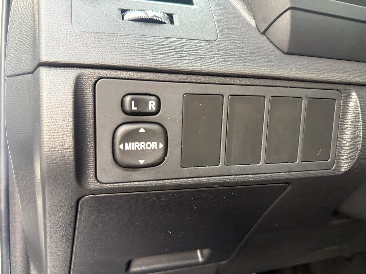 Scion tC 2dr HB Man (Natl) 2009