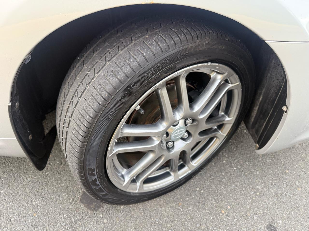 Scion tC 2dr HB Man (Natl) 2009