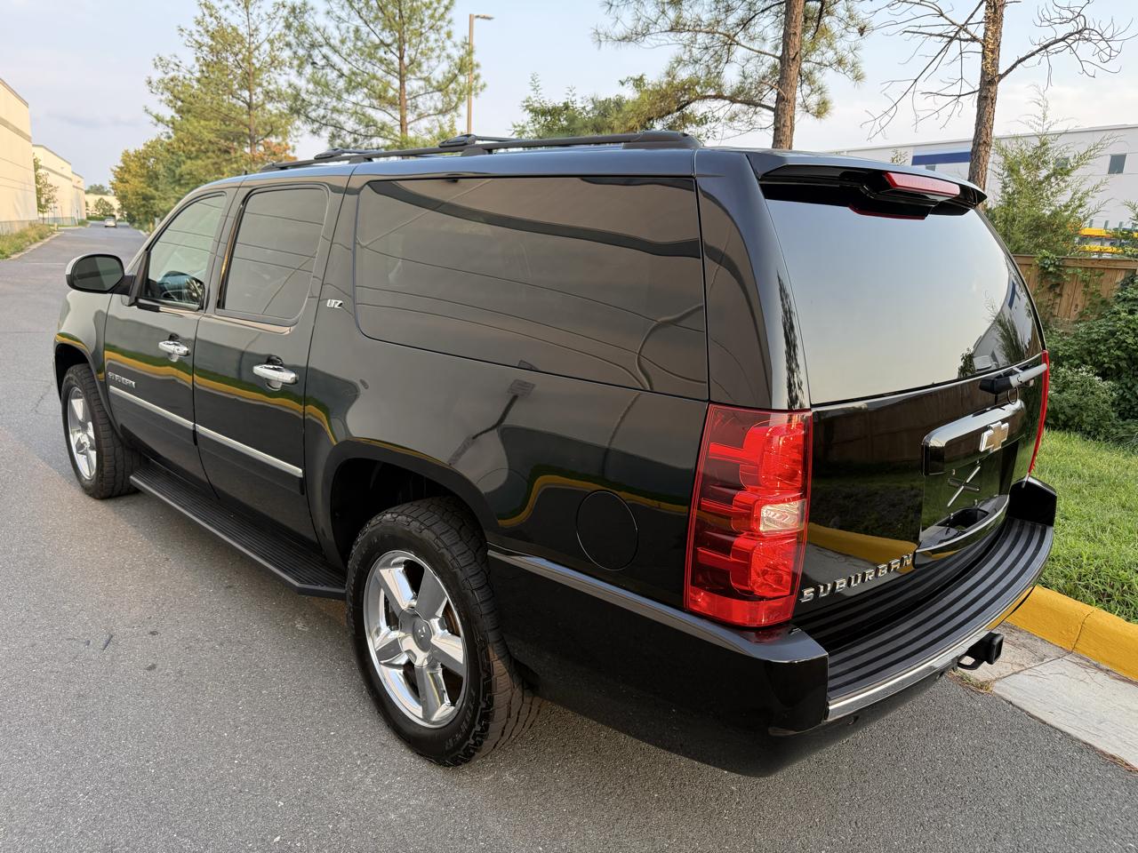 Chevrolet Suburban 4WD 4dr 1500 LTZ 2011