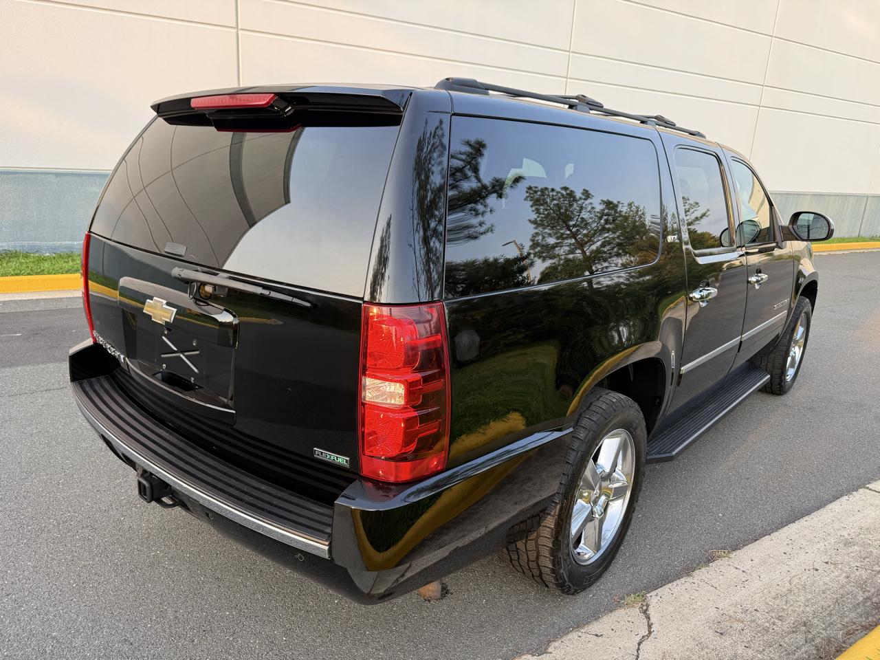 Chevrolet Suburban 4WD 4dr 1500 LTZ 2011