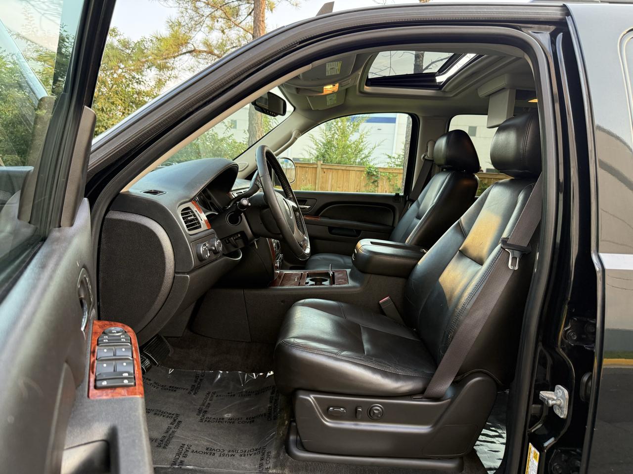 Chevrolet Suburban 4WD 4dr 1500 LTZ 2011