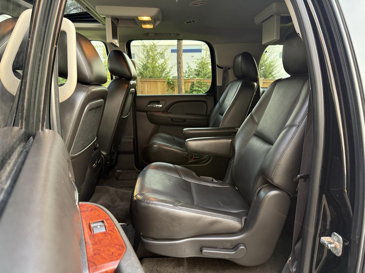 Chevrolet Suburban 4WD 4dr 1500 LTZ 2011