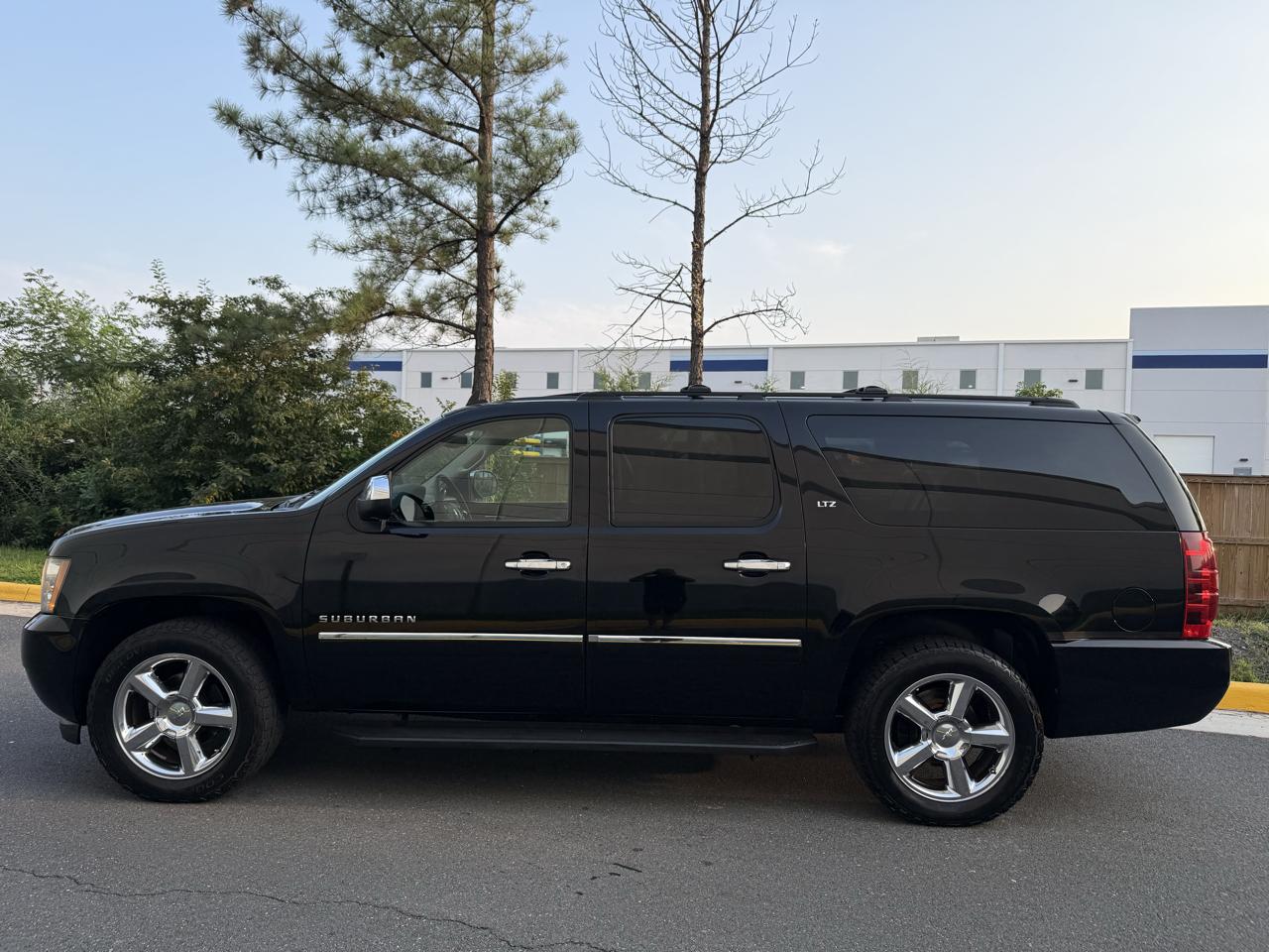 Chevrolet Suburban 4WD 4dr 1500 LTZ 2011