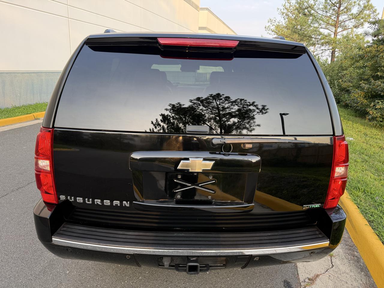 Chevrolet Suburban 4WD 4dr 1500 LTZ 2011