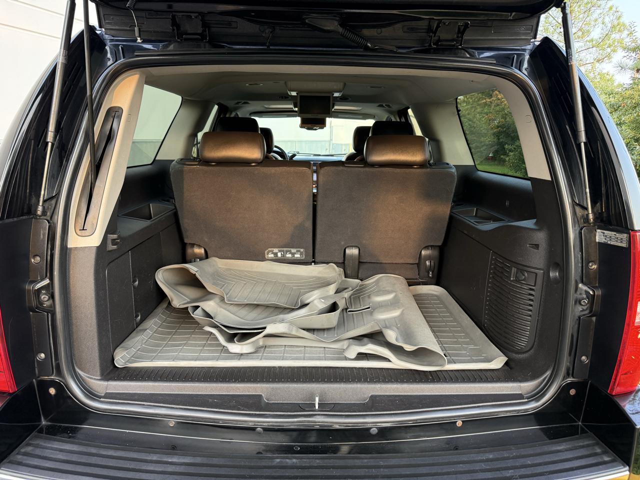 Chevrolet Suburban 4WD 4dr 1500 LTZ 2011