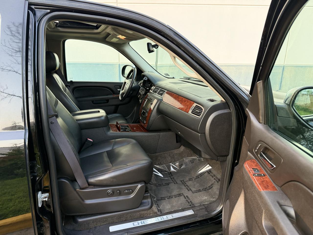 Chevrolet Suburban 4WD 4dr 1500 LTZ 2011