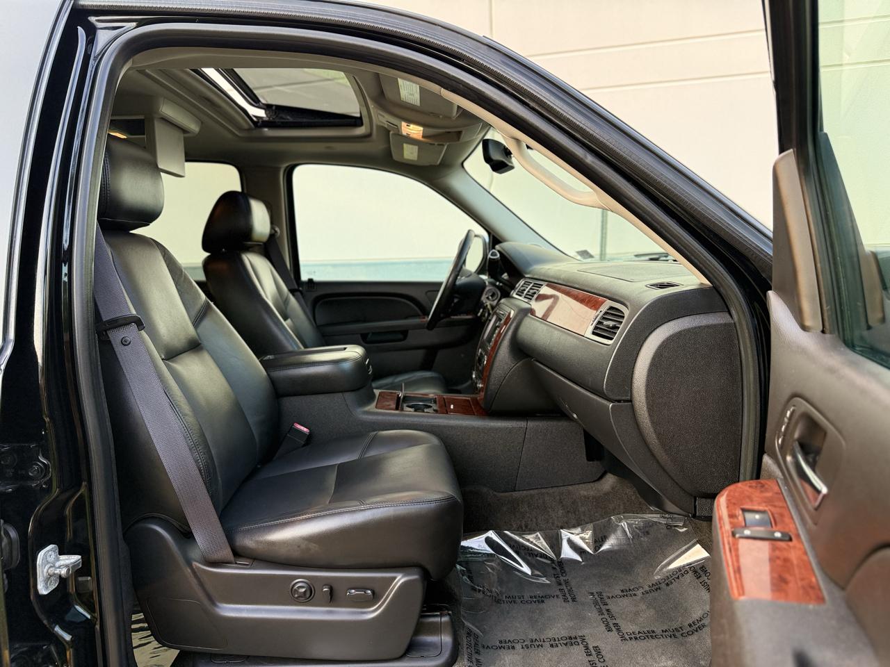 Chevrolet Suburban 4WD 4dr 1500 LTZ 2011