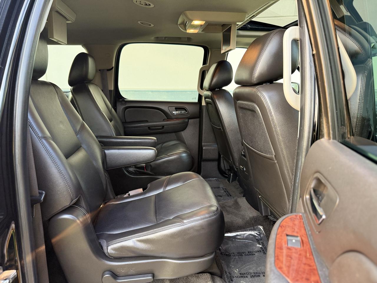 Chevrolet Suburban 4WD 4dr 1500 LTZ 2011