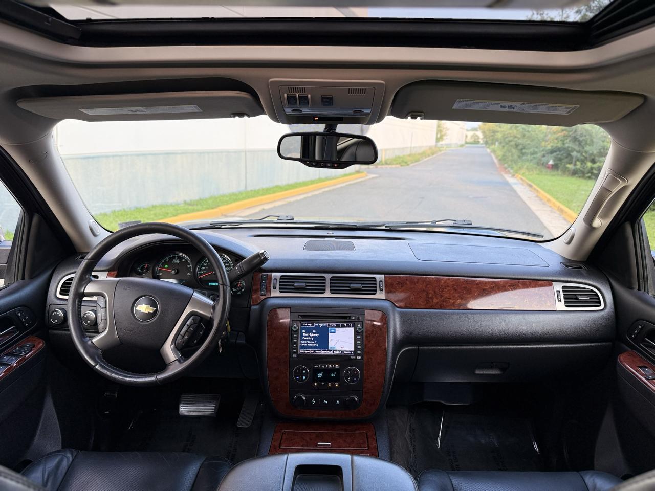 Chevrolet Suburban 4WD 4dr 1500 LTZ 2011