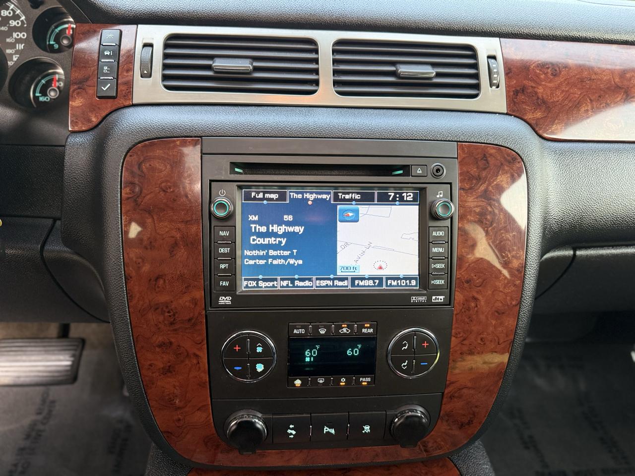 Chevrolet Suburban 4WD 4dr 1500 LTZ 2011