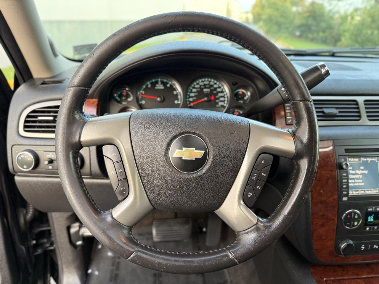 Chevrolet Suburban 4WD 4dr 1500 LTZ 2011