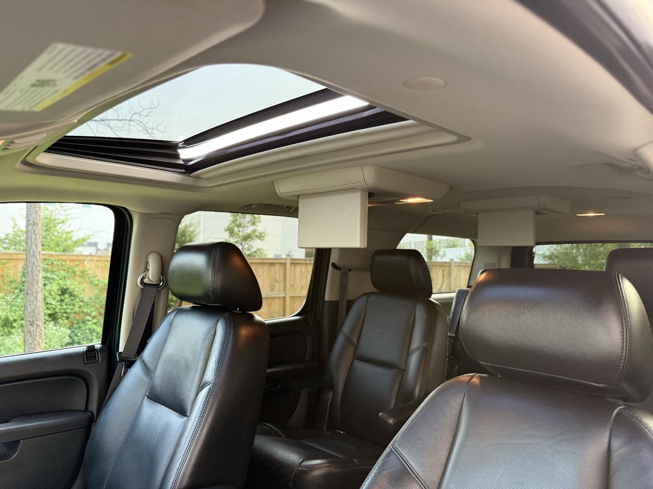 Chevrolet Suburban 4WD 4dr 1500 LTZ 2011