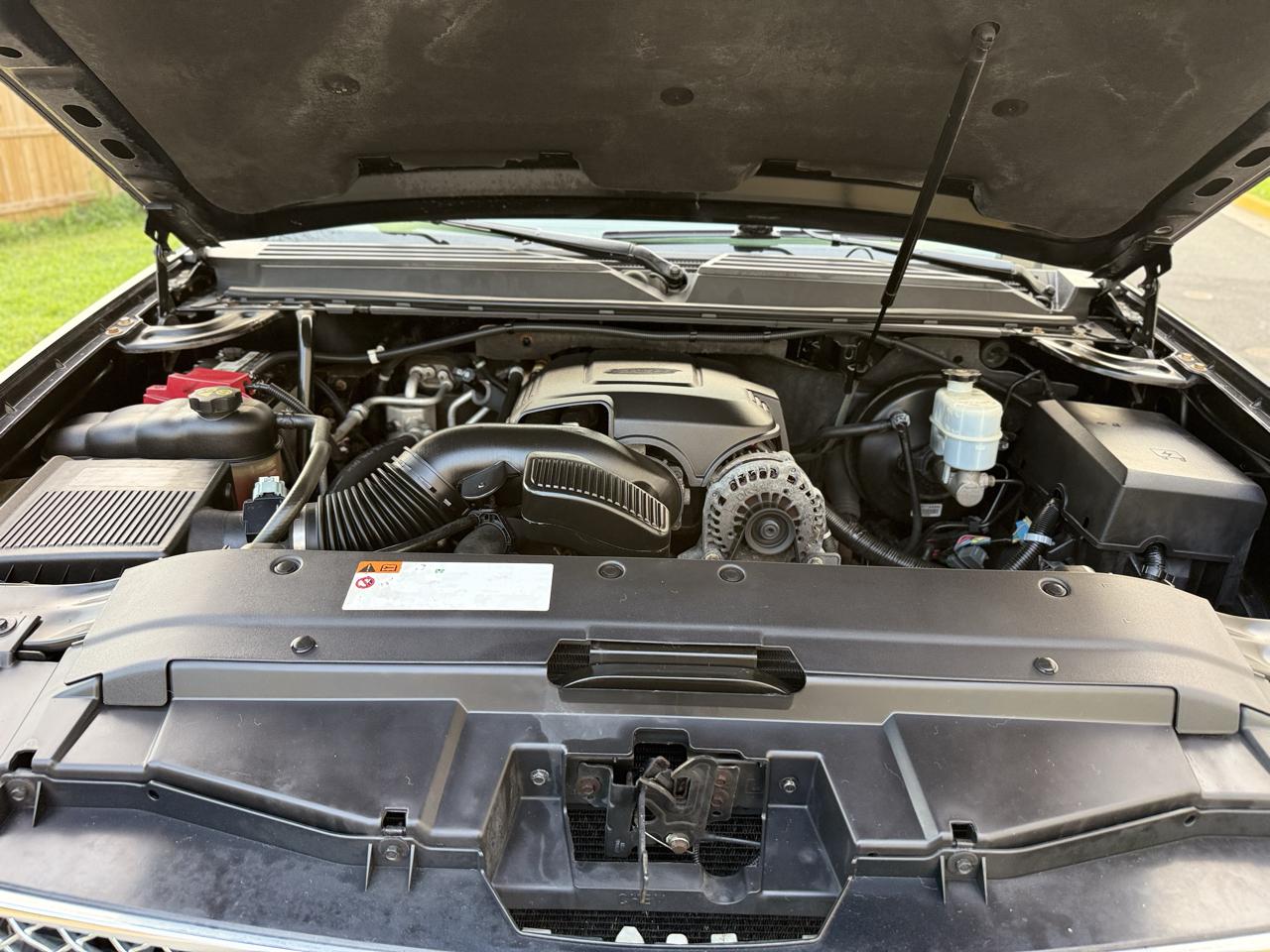 Chevrolet Suburban 4WD 4dr 1500 LTZ 2011