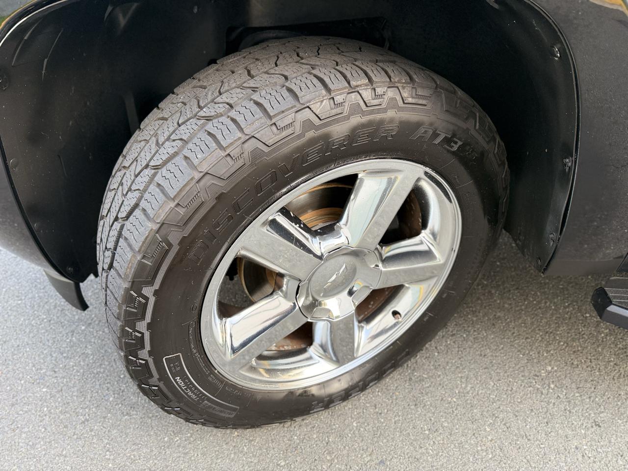 Chevrolet Suburban 4WD 4dr 1500 LTZ 2011