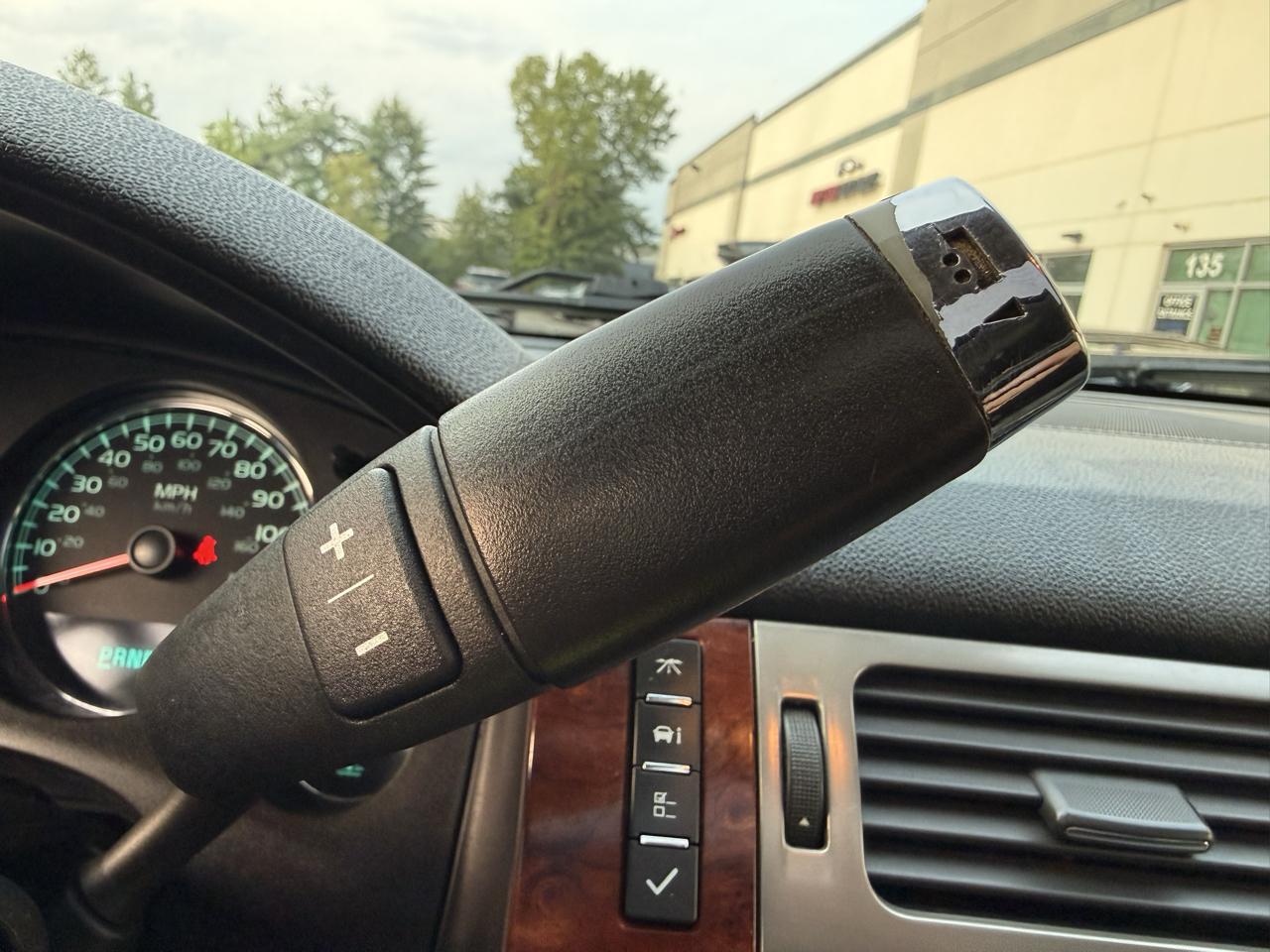 Chevrolet Suburban 4WD 4dr 1500 LTZ 2011
