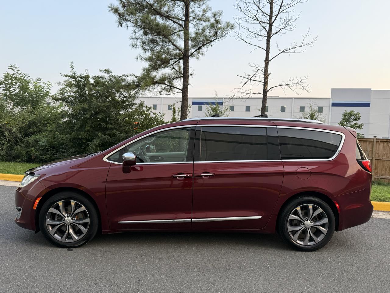 Chrysler Pacifica Limited FWD 2017