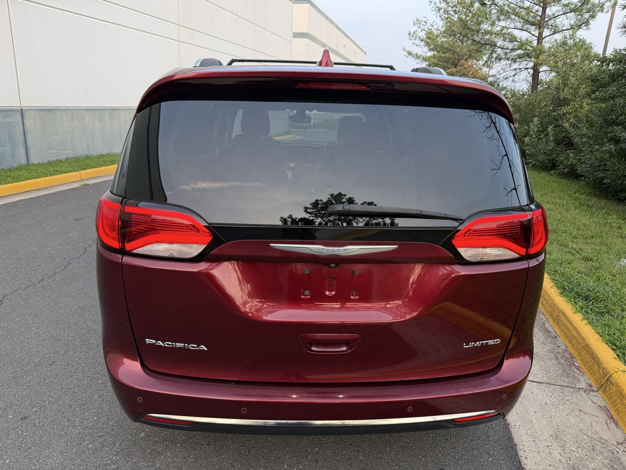 Chrysler Pacifica Limited FWD 2017