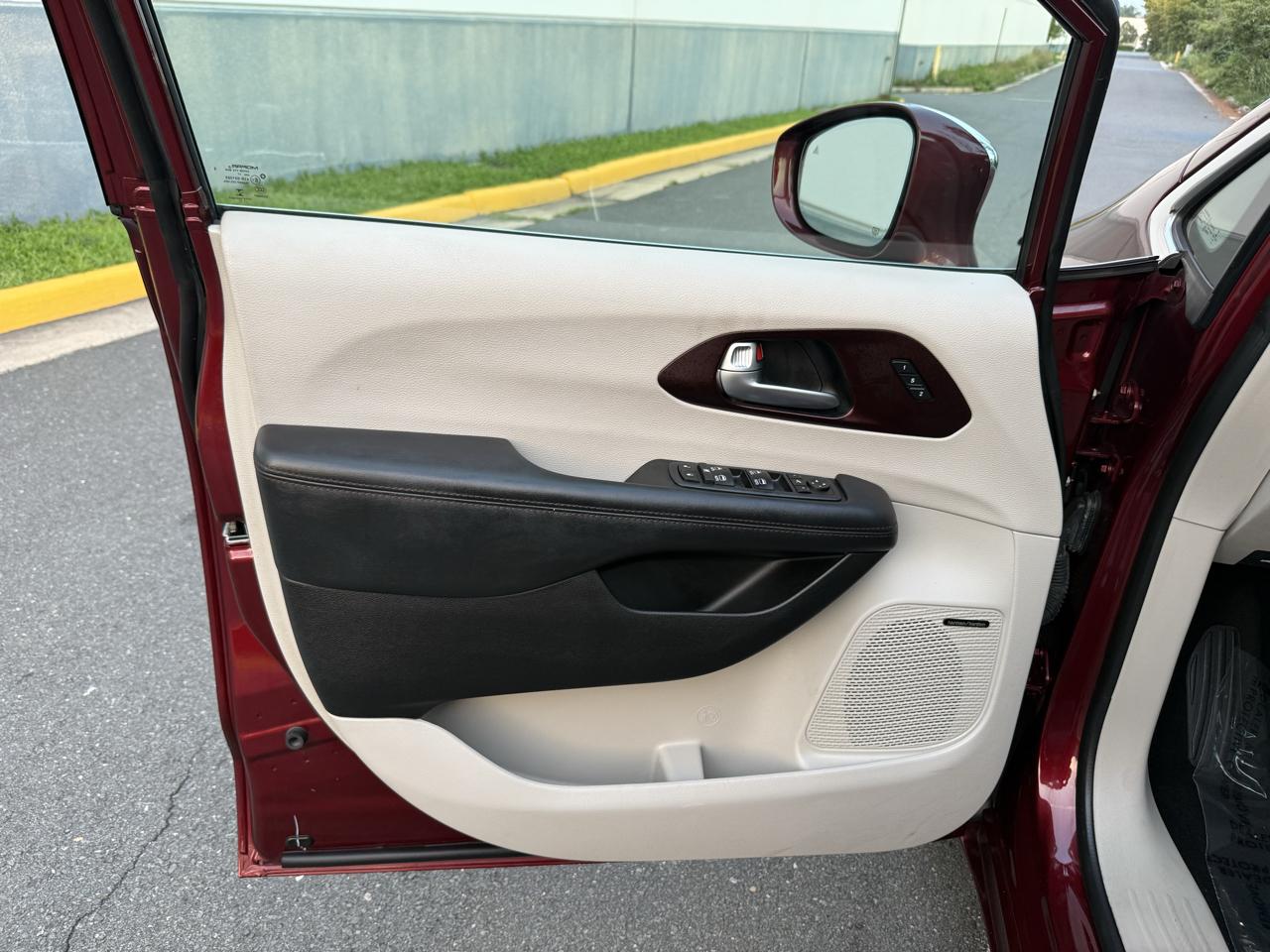 Chrysler Pacifica Limited FWD 2017