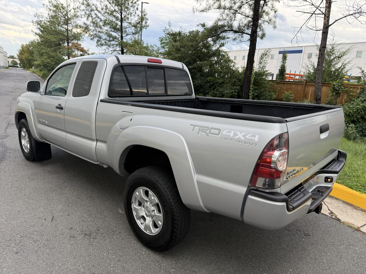 Toyota Tacoma 4WD Access I4 MT (Natl) 2011