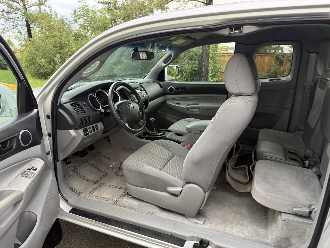 Toyota Tacoma 4WD Access I4 MT (Natl) 2011