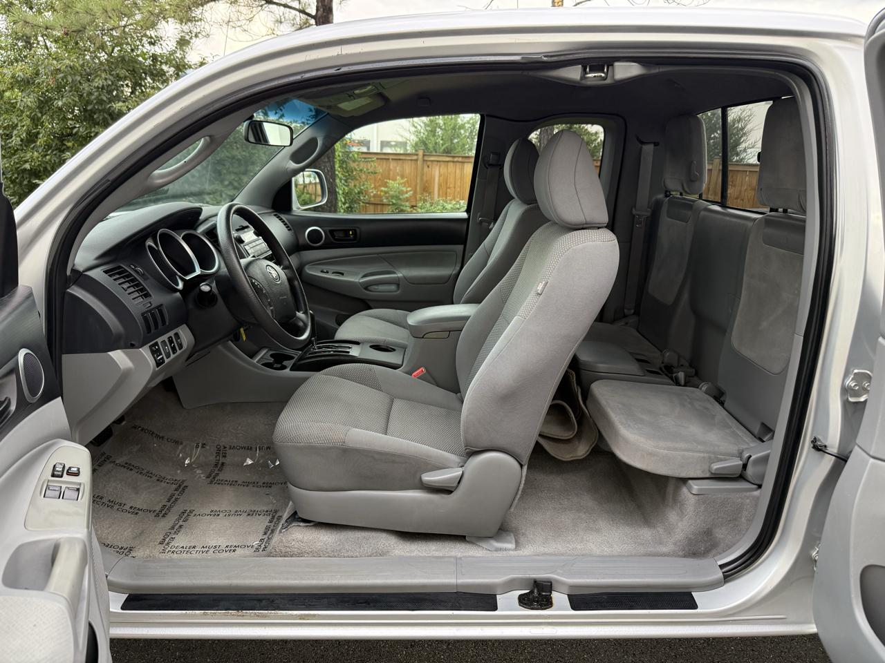 Toyota Tacoma 4WD Access I4 MT (Natl) 2011