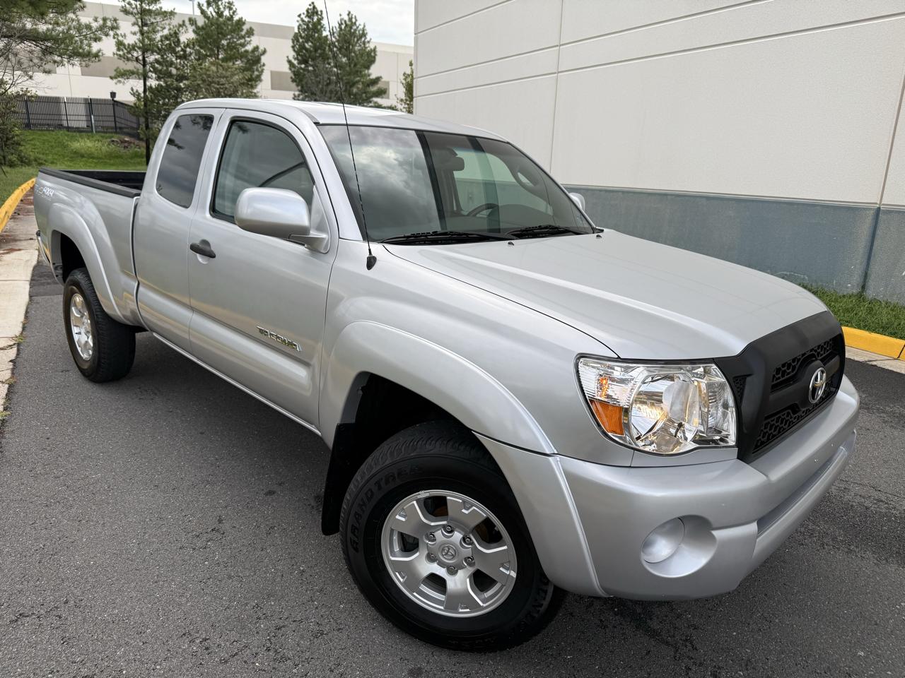Toyota Tacoma 4WD Access I4 MT (Natl) 2011