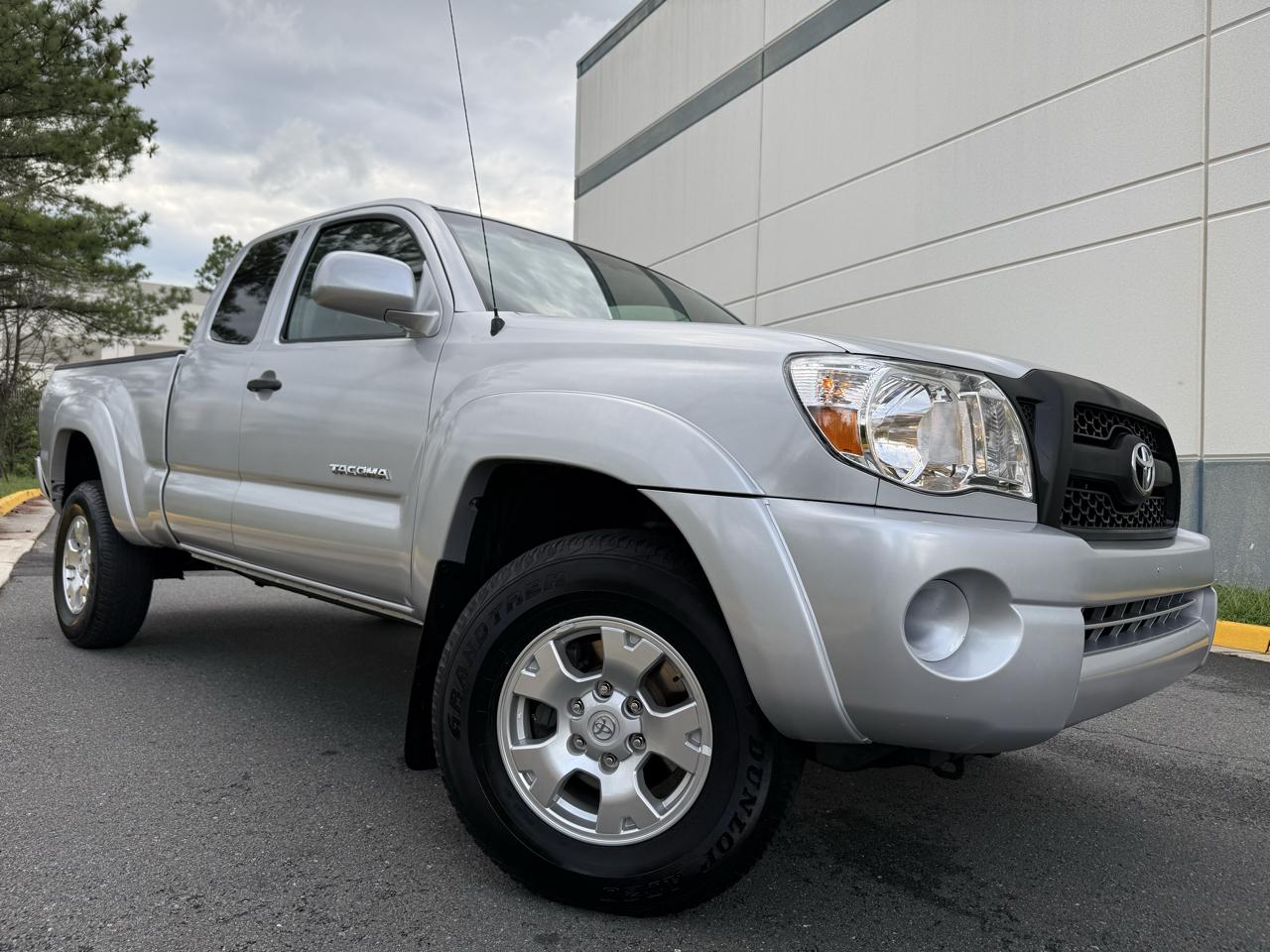 Toyota Tacoma 4WD Access I4 MT (Natl) 2011