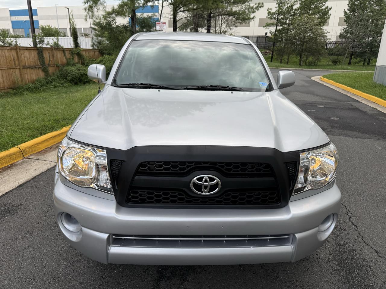 Toyota Tacoma 4WD Access I4 MT (Natl) 2011