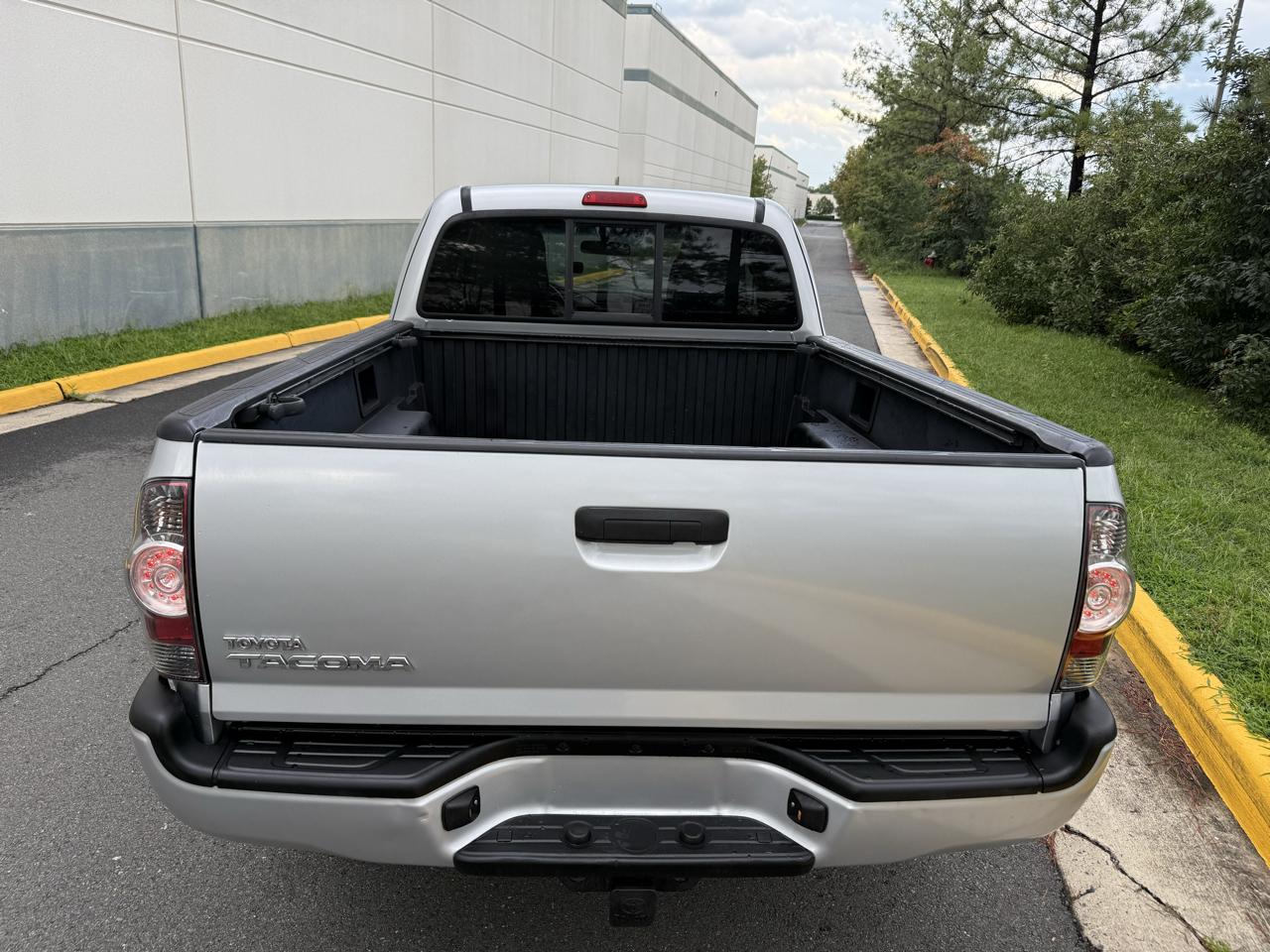 Toyota Tacoma 4WD Access I4 MT (Natl) 2011
