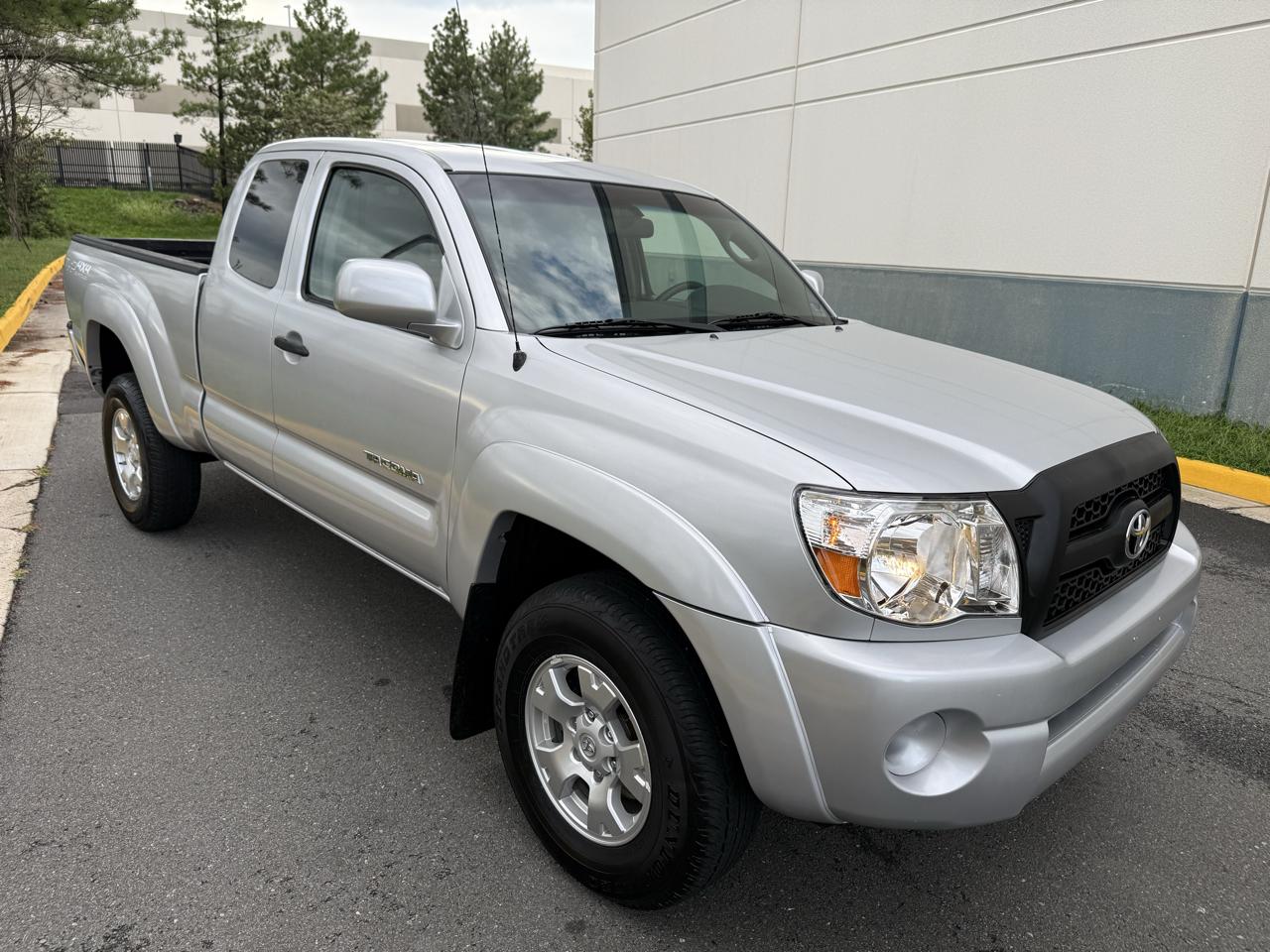 Toyota Tacoma 4WD Access I4 MT (Natl) 2011