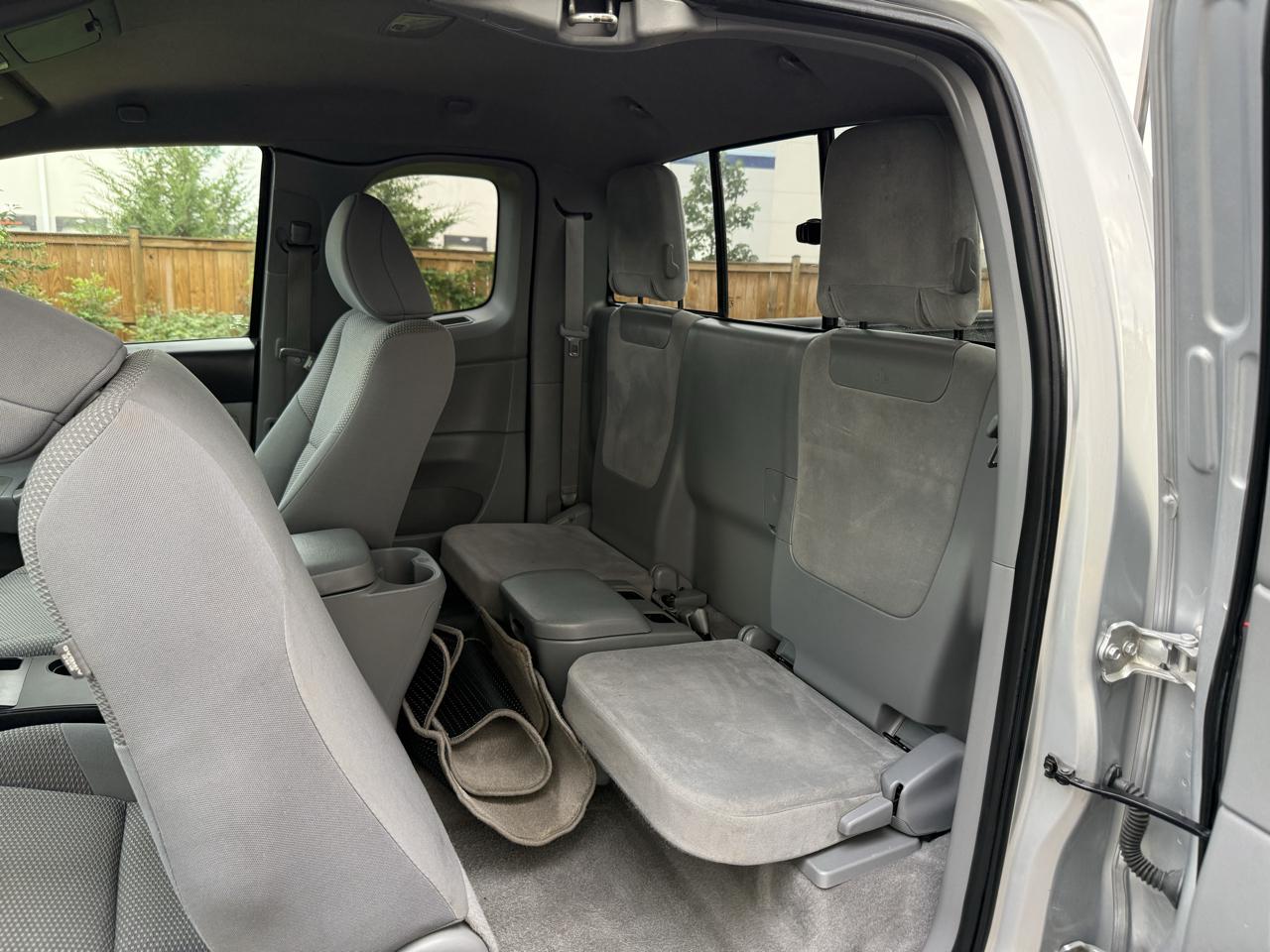 Toyota Tacoma 4WD Access I4 MT (Natl) 2011