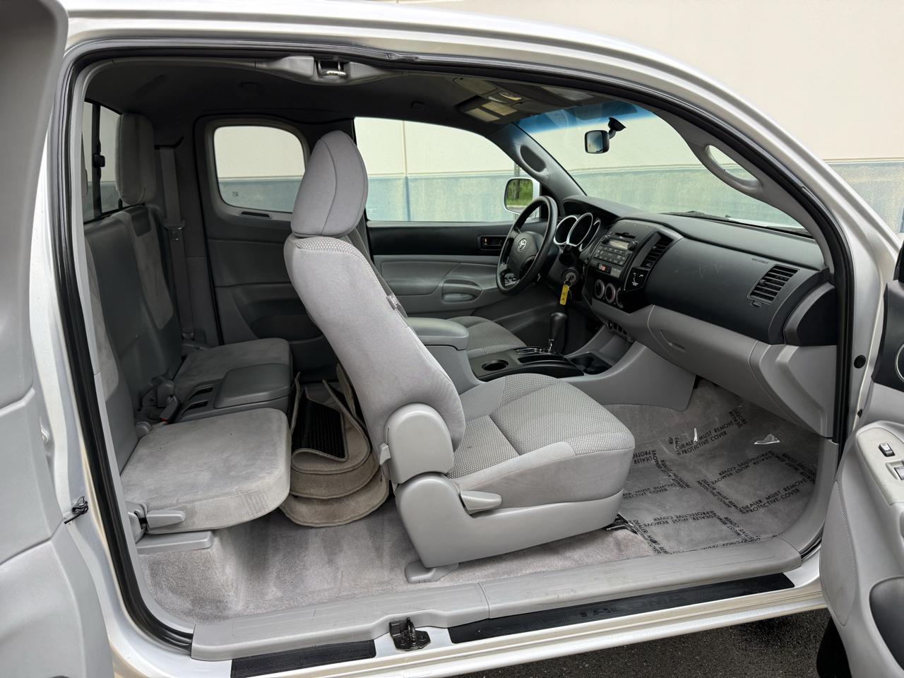 Toyota Tacoma 4WD Access I4 MT (Natl) 2011