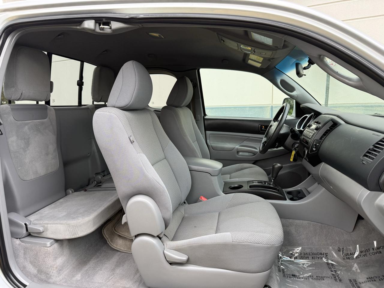 Toyota Tacoma 4WD Access I4 MT (Natl) 2011