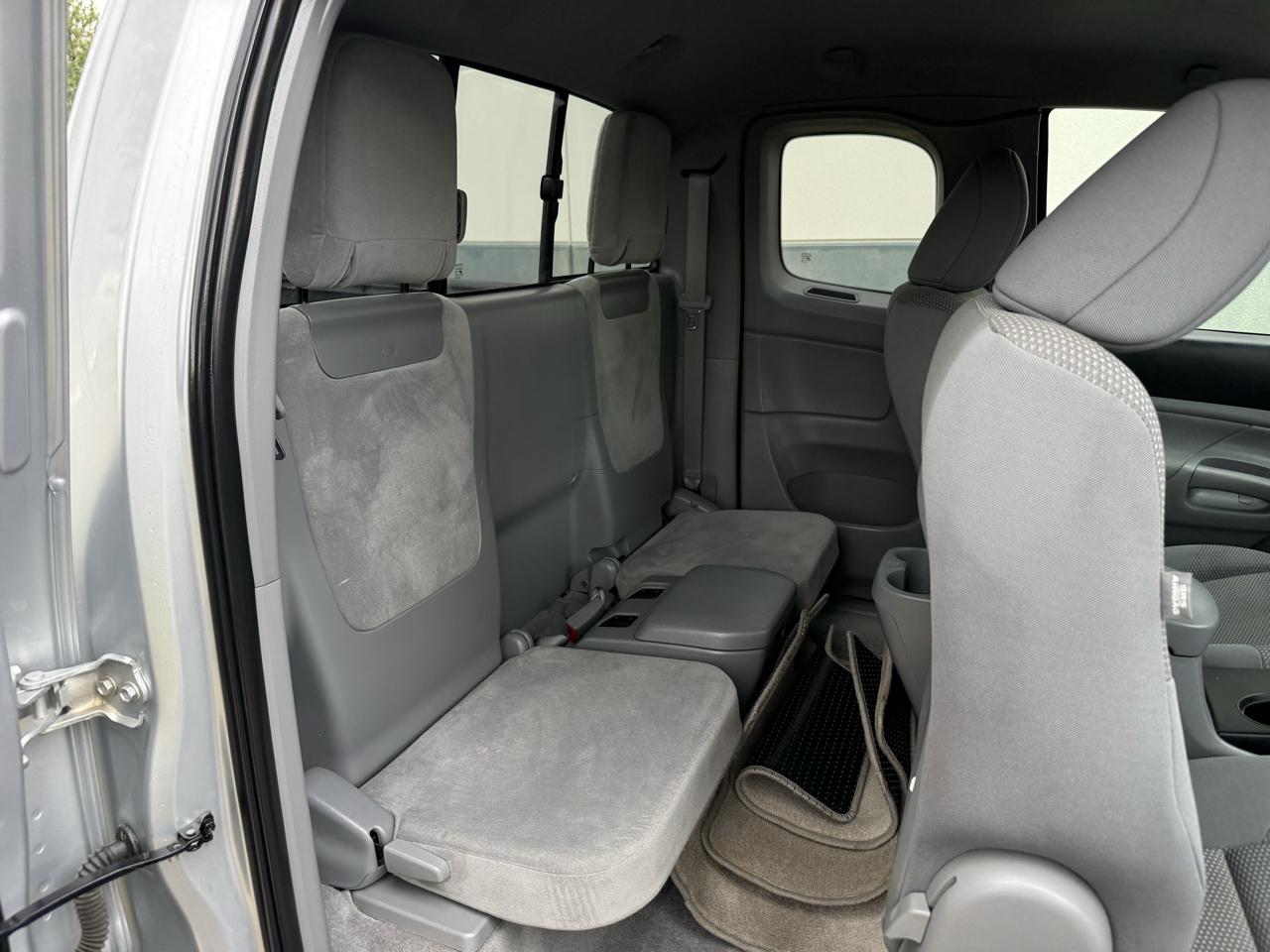 Toyota Tacoma 4WD Access I4 MT (Natl) 2011