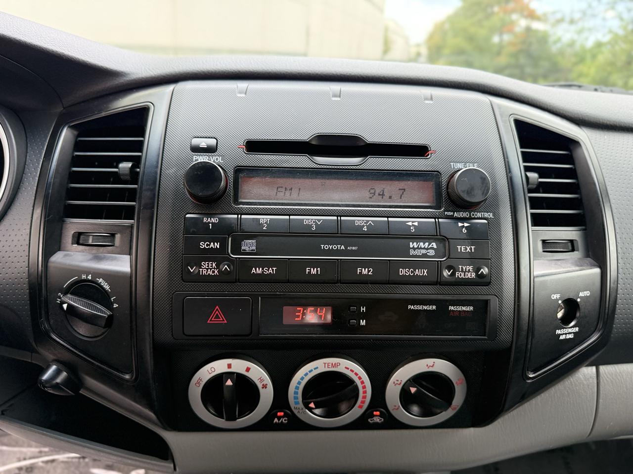 Toyota Tacoma 4WD Access I4 MT (Natl) 2011