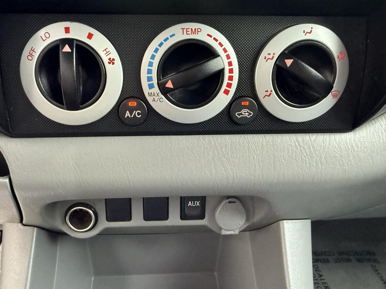 Toyota Tacoma 4WD Access I4 MT (Natl) 2011