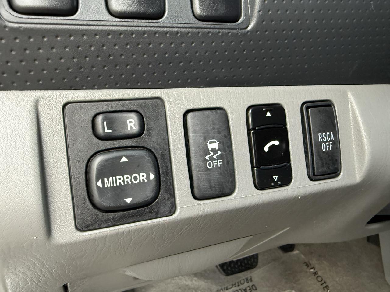 Toyota Tacoma 4WD Access I4 MT (Natl) 2011